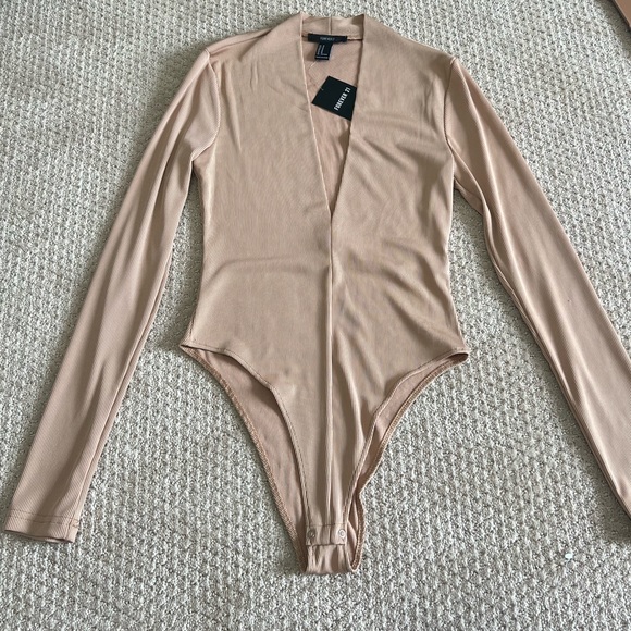 Forever 21 Tops - Blush deep V bodysuit